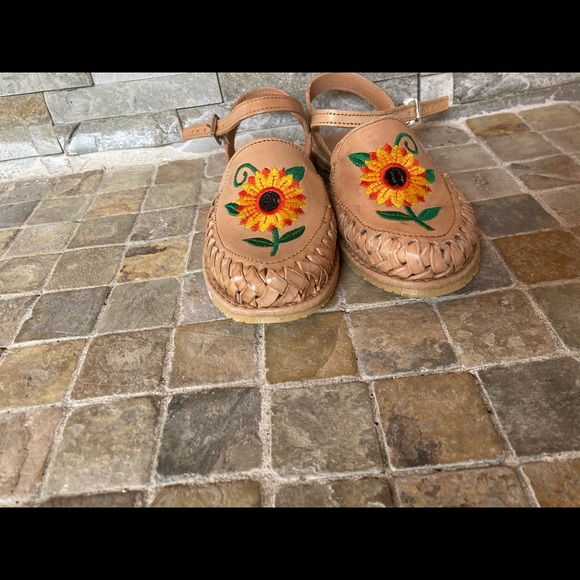 Sunflower 🌻 sandals / huraches de girasol - Picture 4 of 7